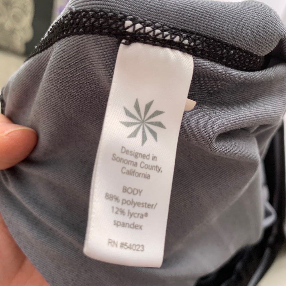 💙 Athleta | Black and Grey Strip Capri Leggings - Picture 7 of 7